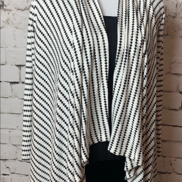 Lily White Cardigan Medium - Picture 2 of 8